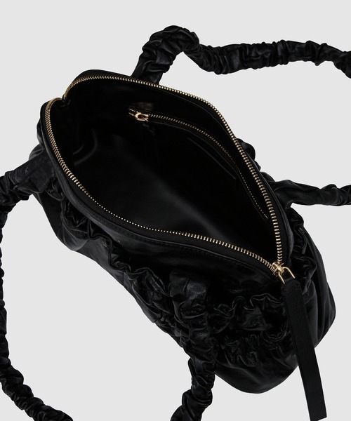 MARNI(マルニ)の「LEATHER RUFFLES / EWバッグ(ショルダーバッグ・レディース・ブラック・ONE SIZE)」の9枚目の写真