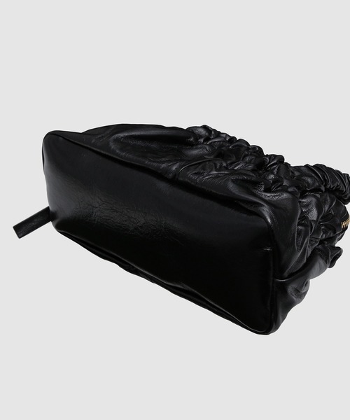 MARNI(マルニ)の「LEATHER RUFFLES / EWバッグ(ショルダーバッグ・レディース・ブラック・ONE SIZE)」の11枚目の写真