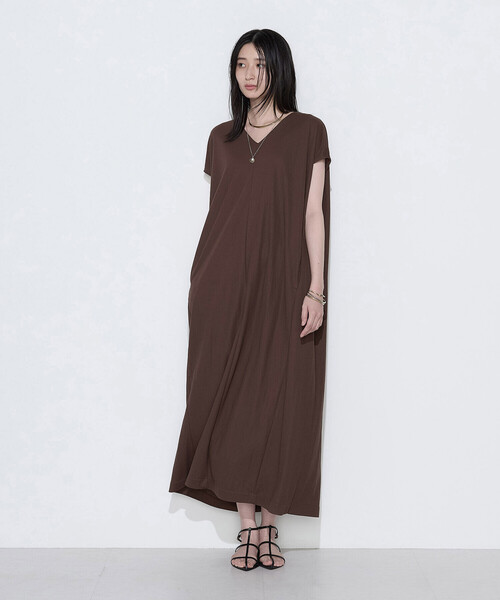 COMME CA Wardrobe(コムサワードローブ)の「ナチュラルスムースライト Vネックワンピース(ワンピース・レディース・ブラウン/ネイビー・FREE)」の8枚目の写真
