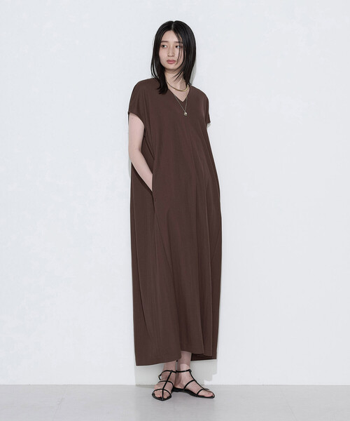 COMME CA Wardrobe(コムサワードローブ)の「ナチュラルスムースライト Vネックワンピース(ワンピース・レディース・ブラウン/ネイビー・FREE)」の9枚目の写真