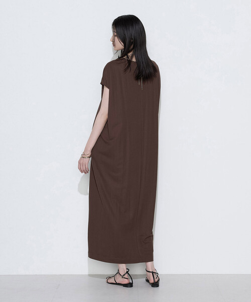 COMME CA Wardrobe(コムサワードローブ)の「ナチュラルスムースライト Vネックワンピース(ワンピース・レディース・ブラウン/ネイビー・FREE)」の11枚目の写真