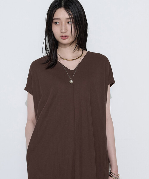COMME CA Wardrobe(コムサワードローブ)の「ナチュラルスムースライト Vネックワンピース(ワンピース・レディース・ブラウン/ネイビー・FREE)」の12枚目の写真