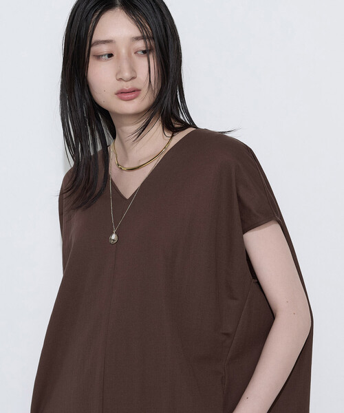 COMME CA Wardrobe(コムサワードローブ)の「ナチュラルスムースライト Vネックワンピース(ワンピース・レディース・ブラウン/ネイビー・FREE)」の13枚目の写真