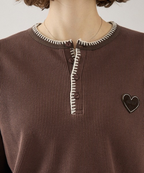ONCILY(オンシェリー)の「HEART PATCH STITCH HENLEY NECK THERMAL / ハートパッチステッチヘンリーネックサーマル(Tシャツ/カットソー・メンズ・ネイビー/ブラック/ブラウン/ボルドー・SMALL/MEDIUM/LARGE)」の15枚目の写真