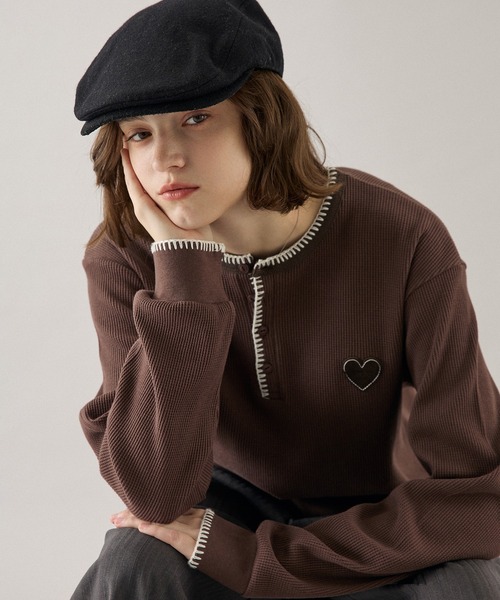 ONCILY(オンシェリー)の「HEART PATCH STITCH HENLEY NECK THERMAL / ハートパッチステッチヘンリーネックサーマル(Tシャツ/カットソー・メンズ・ネイビー/ブラック/ブラウン/ボルドー・SMALL/MEDIUM/LARGE)」の12枚目の写真