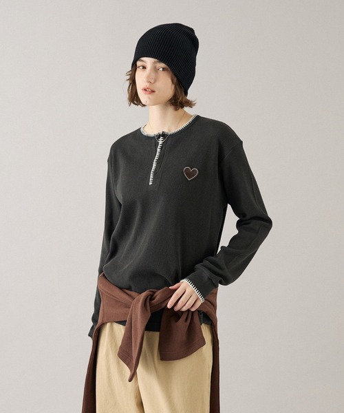 ONCILY(オンシェリー)の「HEART PATCH STITCH HENLEY NECK THERMAL / ハートパッチステッチヘンリーネックサーマル(Tシャツ/カットソー・メンズ・ネイビー/ブラック/ブラウン/ボルドー・SMALL/MEDIUM/LARGE)」の7枚目の写真