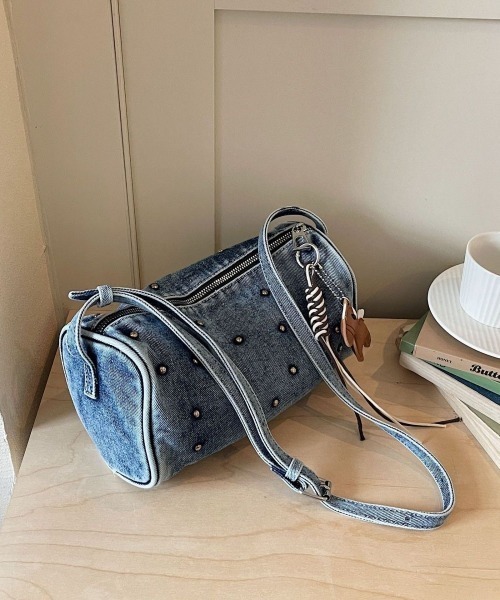 Sibra(シブラ)の「【2WAY】スタッズデザインウォッシュデニムショルダーバッグ(ショルダーバッグ・レディース・ブラック/ブルー/サックスブルー・F)」の7枚目の写真