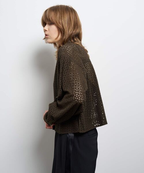 LANVIN en Bleu(ランバンオンブルー)の「コットンレースショートシャツ(シャツ/ブラウス・レディース・ブラウン/オフホワイト・38)」の7枚目の写真