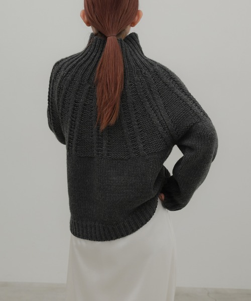 select MOCA(セレクトモカ)の「【ZOZO限定予約受付中】ミックスケーブルハイネックニット(ニット/セーター・レディース・サンドベージュ/グレイッシュベージュ/チャコールグレー/アイボリー・FREE)」の14枚目の写真