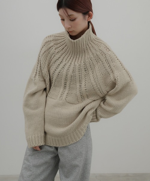 select MOCA(セレクトモカ)の「【ZOZO限定予約受付中】ミックスケーブルハイネックニット(ニット/セーター・レディース・サンドベージュ/グレイッシュベージュ/チャコールグレー/アイボリー・FREE)」の17枚目の写真