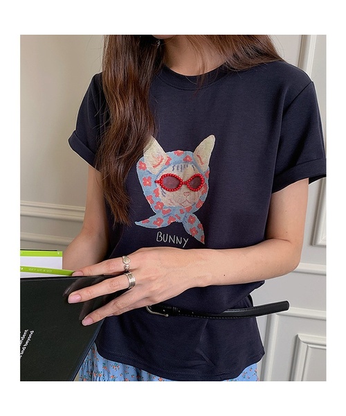 LA MODE MAQI(ラモードマキ)の「ビーズメガネグラフィッククルーネックTシャツ(Tシャツ/カットソー・レディース・ホワイト/ダークブルー・FREE)」の2枚目の写真