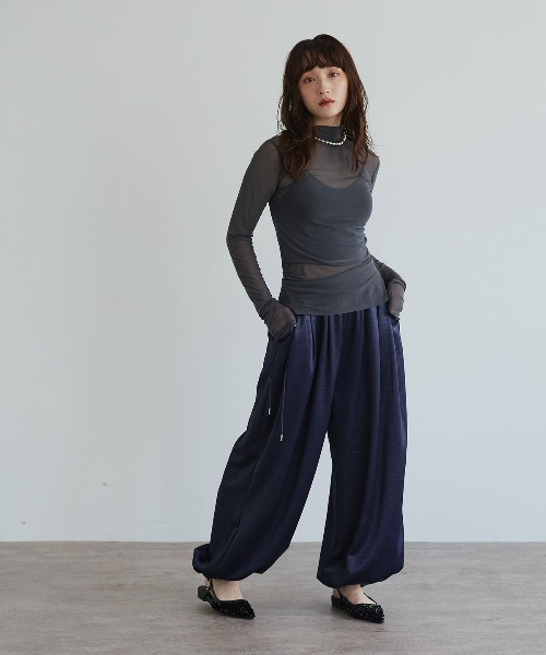 W:Huku(フーク)の「シルキーサテンサイドドロストバルーンパンツ / Silky Satin Side-Drawstring Balloon Pants(その他パンツ・レディース・ネイビー/オフホワイト/ピンク/ブラウン・FREE)」の13枚目の写真