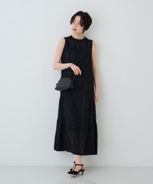 Rouge vif(ルージュヴィフ)の「【人気追加】フェザーノースリーブワンピース(ワンピース・レディース・ブラック/ホワイト・フリー)」の3枚目の写真
