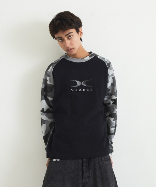 XLARGE(エクストララージ)の「X LOGO RAGLAN L/S TEE(Tシャツ/カットソー・メンズ・ホワイト/ネイビー/ブラック・S/M/L/XL)」の1枚目の写真