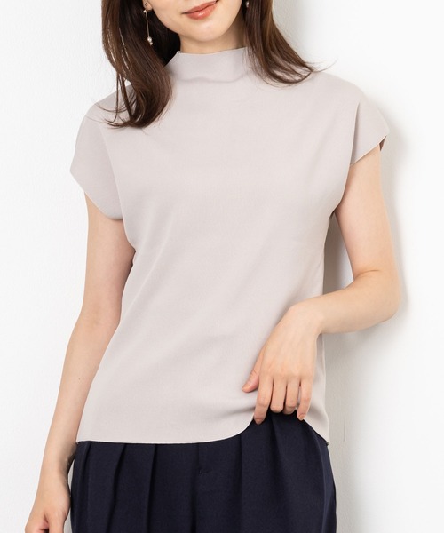 MAISONCOMFY （メゾンコンフィ）の「【上品な印象のフレンチニット】肩のラインを美しく見せるミニマルニット（ニット/セーター・レディース・ブラック/グレイッシュベージュ/ボルドー・FREE）」の2枚目の写真