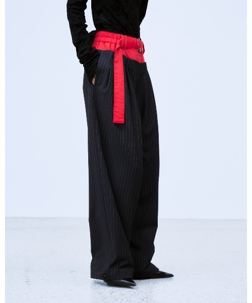 THINGS THAT MATTER(シングス ザット マター)の「LAYERED WAIST TUCK WIDE PANTS / レイヤードウエストタックワイドパンツ(その他パンツ・レディース・ネイビー/グレー・1/2)」の4枚目の写真