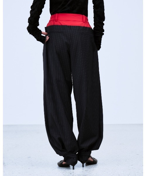 THINGS THAT MATTER(シングス ザット マター)の「LAYERED WAIST TUCK WIDE PANTS / レイヤードウエストタックワイドパンツ(その他パンツ・レディース・ネイビー/グレー・1/2)」の8枚目の写真