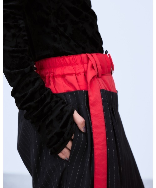 THINGS THAT MATTER(シングス ザット マター)の「LAYERED WAIST TUCK WIDE PANTS / レイヤードウエストタックワイドパンツ(その他パンツ・レディース・ネイビー/グレー・1/2)」の11枚目の写真
