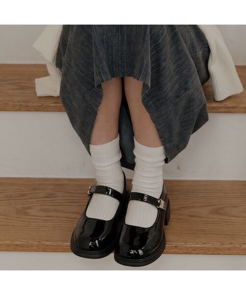 SPUR(シュプール)の「Merlin softly maryJane pumps エナメル パンプス ヒール 5.5cm -WA9017 (2color)(パンプス・レディース・ブラック/ダークパープル・22.5cm/25cm/24.5cm/24cm/23.5cm/23cm)」の2枚目の写真