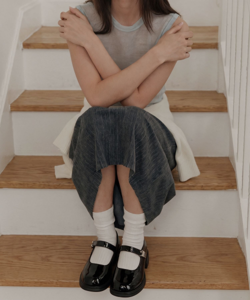 SPUR(シュプール)の「Merlin softly maryJane pumps エナメル パンプス ヒール 5.5cm -WA9017 (2color)(パンプス・レディース・ブラック/ダークパープル・22.5cm/25cm/24.5cm/24cm/23.5cm/23cm)」の16枚目の写真