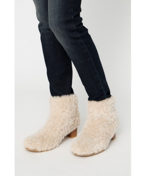 LAGUA GEM（ラグアジェム）の「FAUX FUR SHORT ブーツ（ブーツ・レディース・ブラック/アイボリー・SMALL/MEDIUM/LARGE）」の14枚目の写真