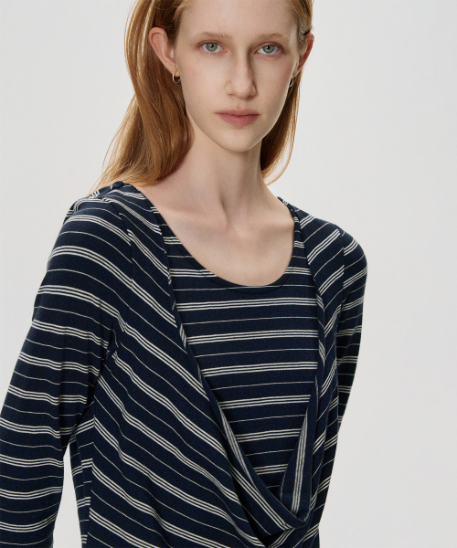 KIMZISU(キムジス)の「Deep Cowl Dress_NAVY(ワンピース・レディース・ネイビー・SMALL/MEDIUM)」の3枚目の写真