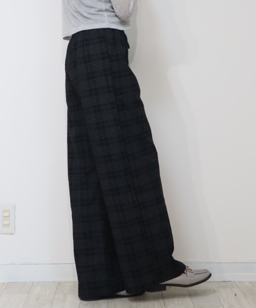 DISKEEN SURE（ディスキーンシュアー）の「ほっこりニットコール素材が季節感たっぷり！チェック柄イージーワイドパンツ（その他パンツ・レディース・ベージュ/オフホワイト/ブラック/グレー・FREE）」の10枚目の写真