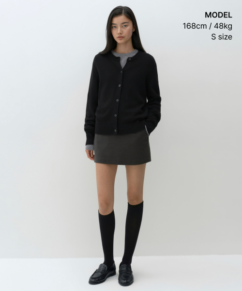 MUSINSA STANDARD WOMAN（ムシンサスタンダードウーマン）の「[ビクトリアウール] レディース ラウンドネックカーディガン [ブラック]（カーディガン/ボレロ・レディース・その他・X-SMALL/SMALL/MEDIUM/LARGE）」の2枚目の写真