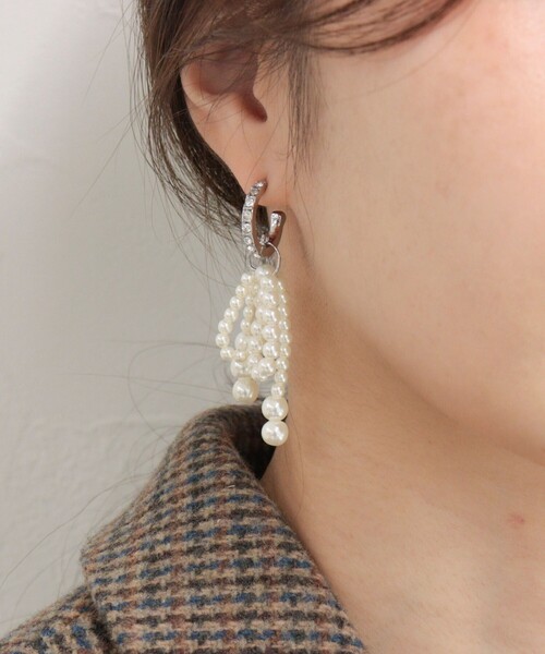 fredy emue（フレディエミュ）の「パールリボンビジューフープピアス（ピアス（両耳用）・レディース・オフホワイト・FREE）」の3枚目の写真