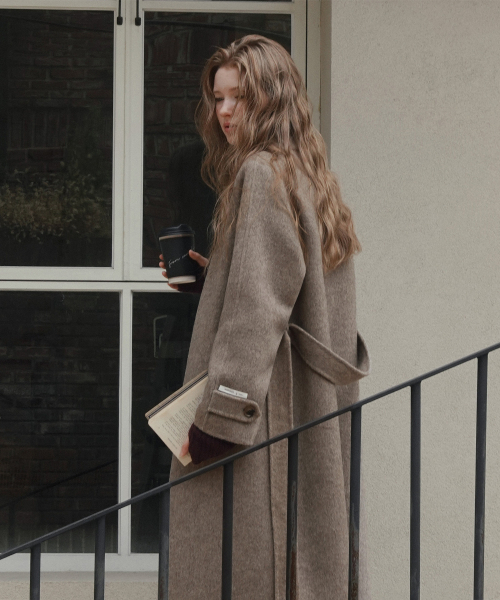 TWEE（トゥウィー）の「ポイデン バルマカン ハンドメイド ロングコート(ストラップセット)（チェスターコート・レディース・ダークブラウン/ダークグレー・FREE）」の4枚目の写真