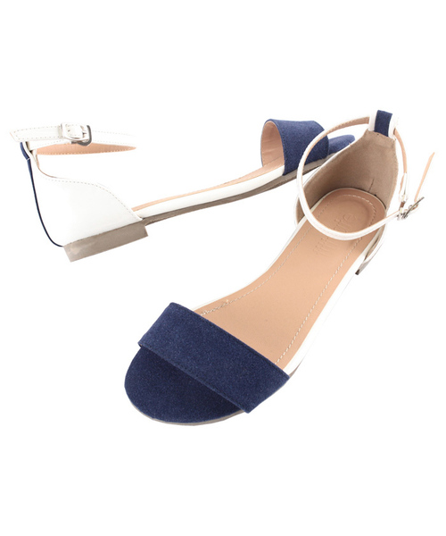 titivate(ティティベイト)の「異素材MIXバイカラーフラットサンダル(サンダル・レディース・ホワイト×ネイビー/シルバー系その他/ホワイト×イエロー/ブラック×ブラック/グリーン系カモフラージュ/ピンクベージュ/イエロー系その他・LL/L/S/M)」の2枚目の写真