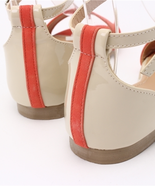 titivate(ティティベイト)の「異素材MIXバイカラーフラットサンダル(サンダル・レディース・ホワイト×ネイビー/シルバー系その他/ホワイト×イエロー/ブラック×ブラック/グリーン系カモフラージュ/ピンクベージュ/イエロー系その他・LL/L/S/M)」の13枚目の写真