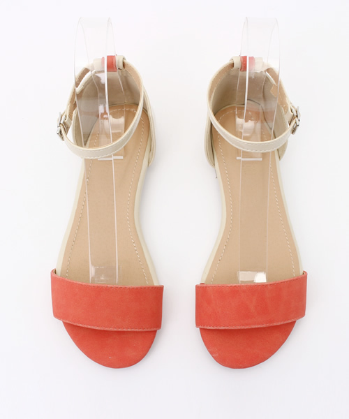 titivate(ティティベイト)の「異素材MIXバイカラーフラットサンダル(サンダル・レディース・ホワイト×ネイビー/シルバー系その他/ホワイト×イエロー/ブラック×ブラック/グリーン系カモフラージュ/ピンクベージュ/イエロー系その他・LL/L/S/M)」の15枚目の写真