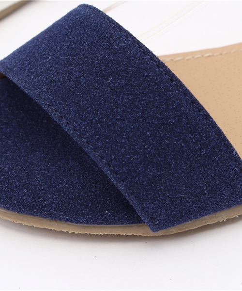 titivate(ティティベイト)の「異素材MIXバイカラーフラットサンダル(サンダル・レディース・ホワイト×ネイビー/シルバー系その他/ホワイト×イエロー/ブラック×ブラック/グリーン系カモフラージュ/ピンクベージュ/イエロー系その他・LL/L/S/M)」の10枚目の写真