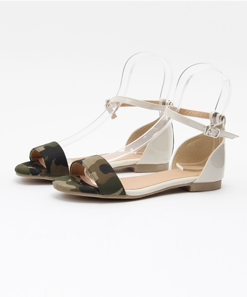 titivate(ティティベイト)の「異素材MIXバイカラーフラットサンダル(サンダル・レディース・ホワイト×ネイビー/シルバー系その他/ホワイト×イエロー/ブラック×ブラック/グリーン系カモフラージュ/ピンクベージュ/イエロー系その他・LL/L/S/M)」の20枚目の写真