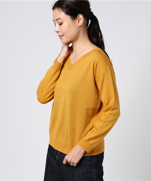 RIVE DROITE（リヴドロワ）の「重ねVネックプルオーバー（ニット/セーター・レディース・ベージュ/レッド/グリーン/マスタード・FREE）」の3枚目の写真