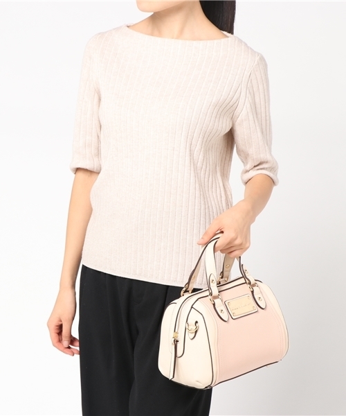 JILL by JILL STUART（ジルバイジルスチュアート）の「PLATE BOSTON BAG（ボストンバッグ・レディース・ブラック/ピンク/ピンク系その他・ﾌﾘ-）」の4枚目の写真