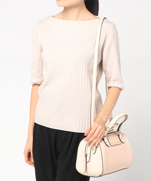 JILL by JILL STUART（ジルバイジルスチュアート）の「PLATE BOSTON BAG（ボストンバッグ・レディース・ブラック/ピンク/ピンク系その他・ﾌﾘ-）」の5枚目の写真