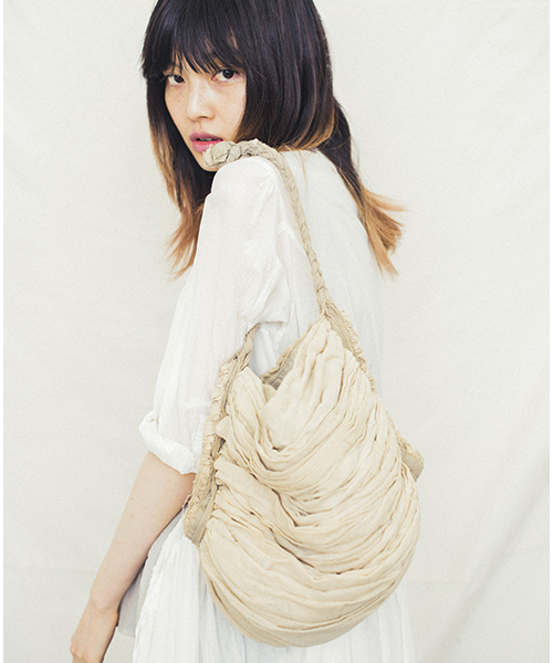 ikkuna suzuki takayuki 綿100%バックギャザーブラウス ikkuna suzukitakayuki 綿100%バックギャザーブラウス