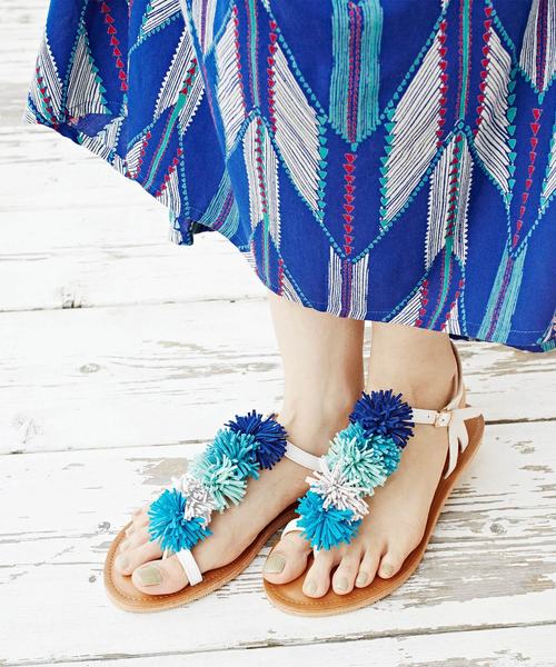 チャイハネ（チャイハネ）の「【チャイハネ】サンバポンポンサンダル（サンダル・レディース・ブルー/パープル/オレンジ・LARGE/MEDIUM）」の2枚目の写真