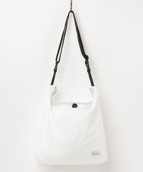 FAT（エフエイティー）の「TRESAC（ショルダーバッグ・メンズ・ホワイト/ブラック/ターコイズブルー/イエロー/レッド・ONE SIZE）」の9枚目の写真