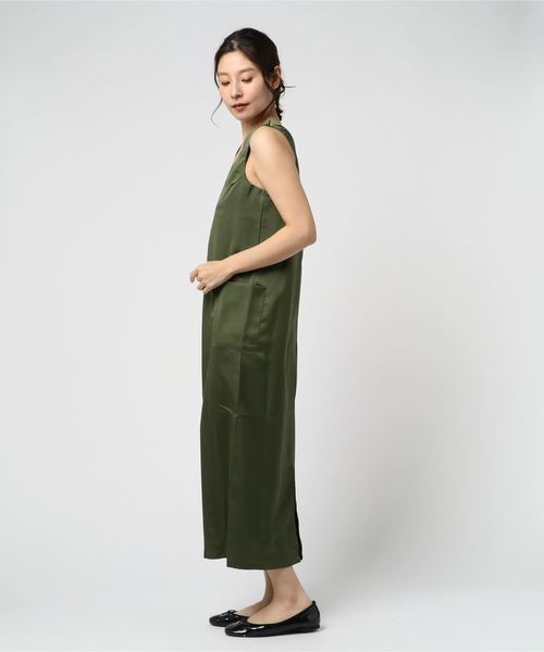 STYLEBLOCK(スタイルブロック)の「光沢ツイルポケットマキシワンピース(ワンピース・レディース・ベージュ/カーキ/ブラック/ライトベージュ・M)」の6枚目の写真