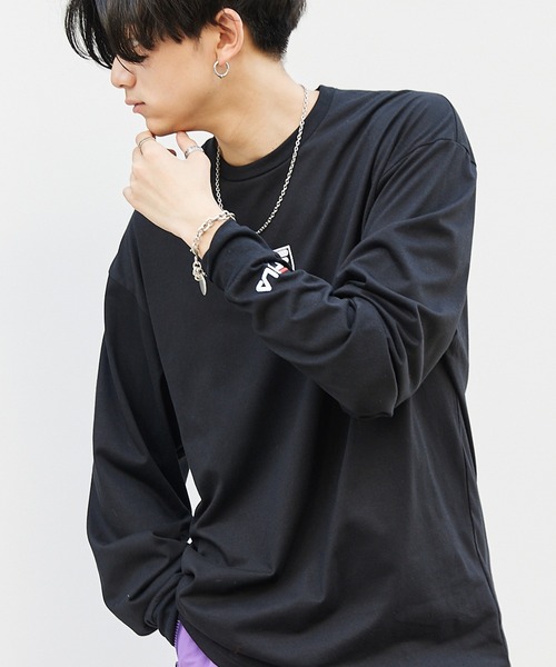 FILA（フィラ）の「MONO-MART×FILA/フィラ 別注 ロゴプリント 袖ロゴ刺繍 オーバーサイズ L/Sカットソー（Tシャツ/カットソー・メンズ・ホワイト/ブラック/ブラウン/ライトベージュ/パープル/ネイビー・S/M/L）」の2枚目の写真