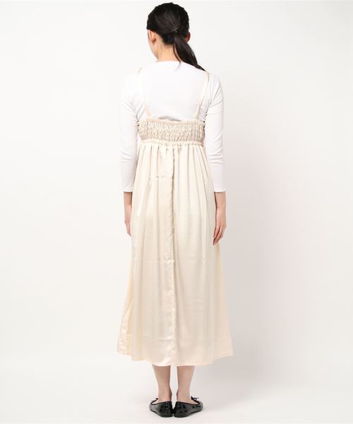 STYLEBLOCK（スタイルブロック）の「サテンタックキャミソールワンピース（ワンピース・レディース・ライトベージュ/ベージュ/ブラック/ミント・M）」の6枚目の写真