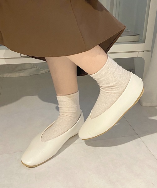 shopnikoniko(ショップニコニコ)の「スクエアトゥフラットシューズ(パンプス・レディース・ブラック/グリーン/レッド/シルバー/ホワイト/ゴールド・S/M/L/LL)」の2枚目の写真