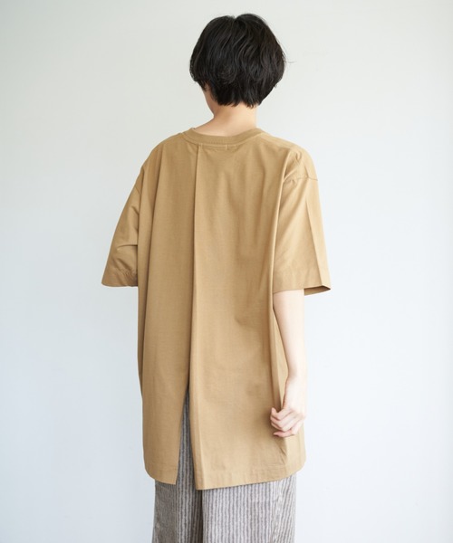 AMERICAN HOLIC（アメリカンホリック）の「バックスリットカットチュニック ＊（Tシャツ/カットソー・レディース・ブラック/ブラウン/グレー/アイボリー/キャメル・FREE）」の5枚目の写真
