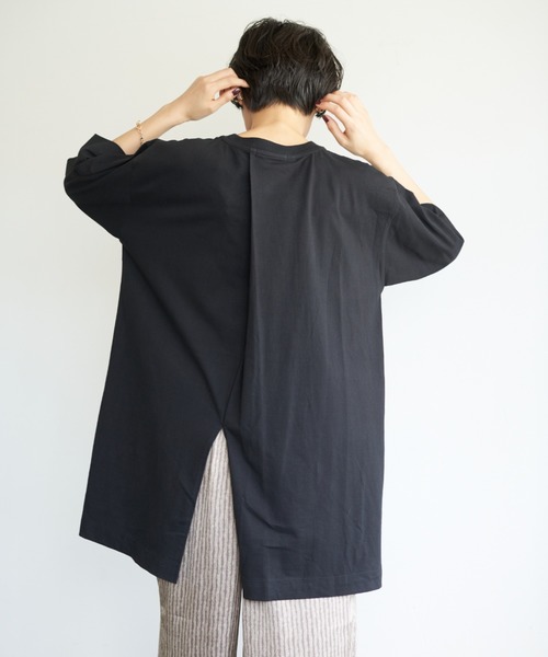 AMERICAN HOLIC（アメリカンホリック）の「バックスリットカットチュニック ＊（Tシャツ/カットソー・レディース・ブラック/ブラウン/グレー/アイボリー/キャメル・FREE）」の3枚目の写真