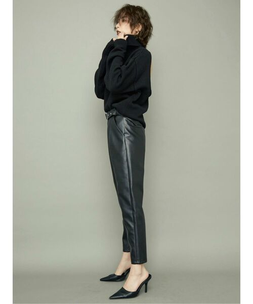 GYDA（ジェイダ）の「フェイクレザーテーパードパンツ（その他パンツ・レディース・ブラック・FREE）」の2枚目の写真