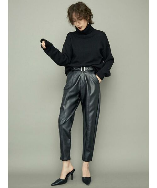 GYDA（ジェイダ）の「フェイクレザーテーパードパンツ（その他パンツ・レディース・ブラック・FREE）」の4枚目の写真