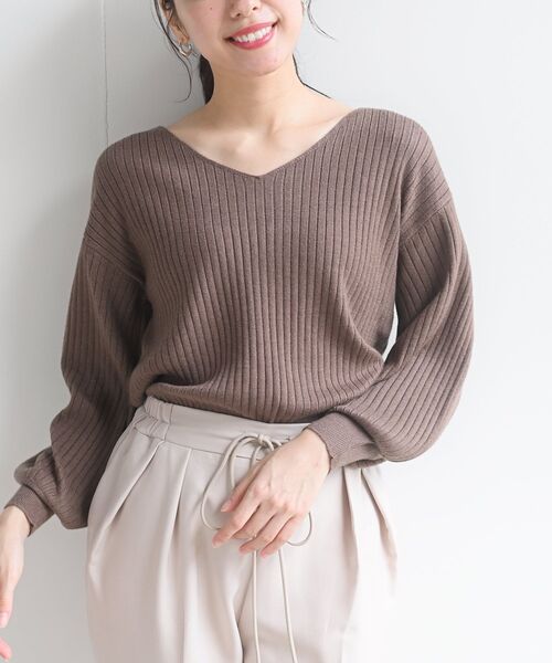 rps(アールピーエス)の「ボリューム袖Vネックリブニットプルオーバー(ニット/セーター・レディース・ブラック/ダークグリーン/ブルー/アイボリー/グレイッシュベージュ/ピンク/ボルドー/オフホワイト/ベージュ/グリーン/杢グレー/ホワイト/ブラウン系その他・M)」の6枚目の写真